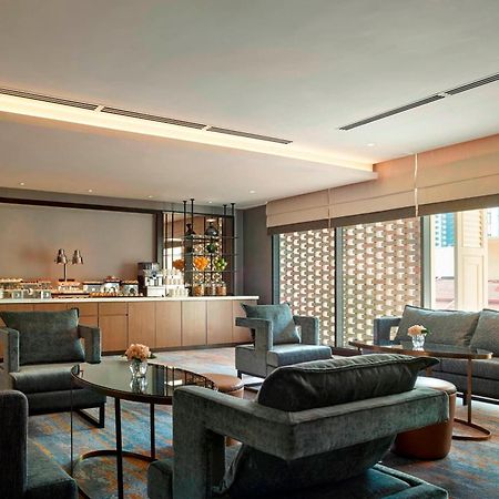 Hotel Stripes Kuala Lumpur, Autograph Collection Екстер'єр фото The Club lounge at Hong Kong International Airport