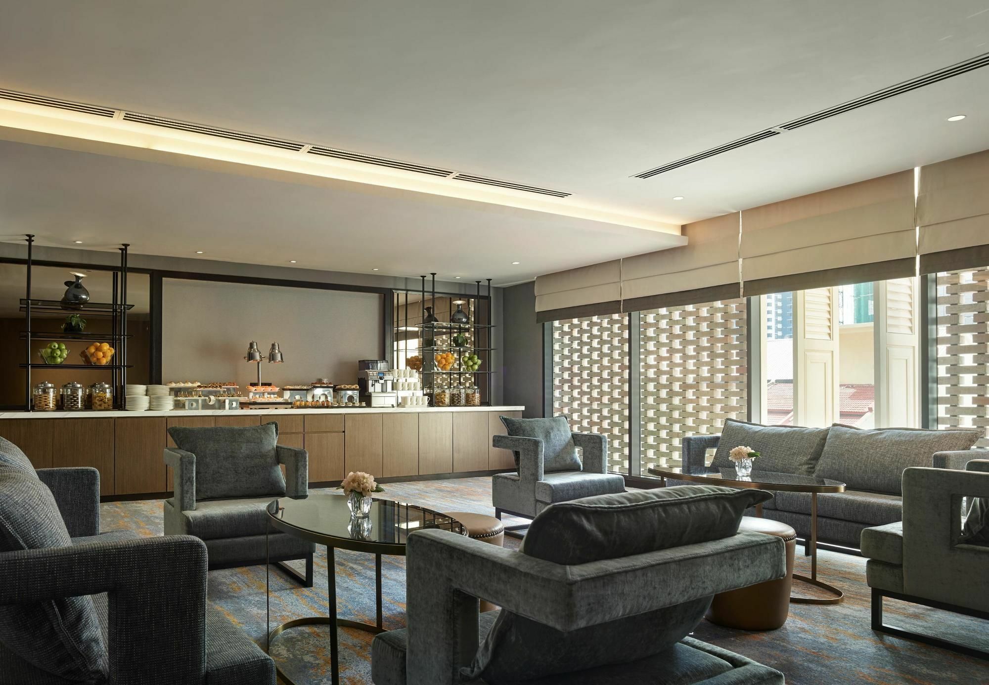 Hotel Stripes Kuala Lumpur, Autograph Collection Екстер'єр фото The Club lounge at London Heathrow Airport