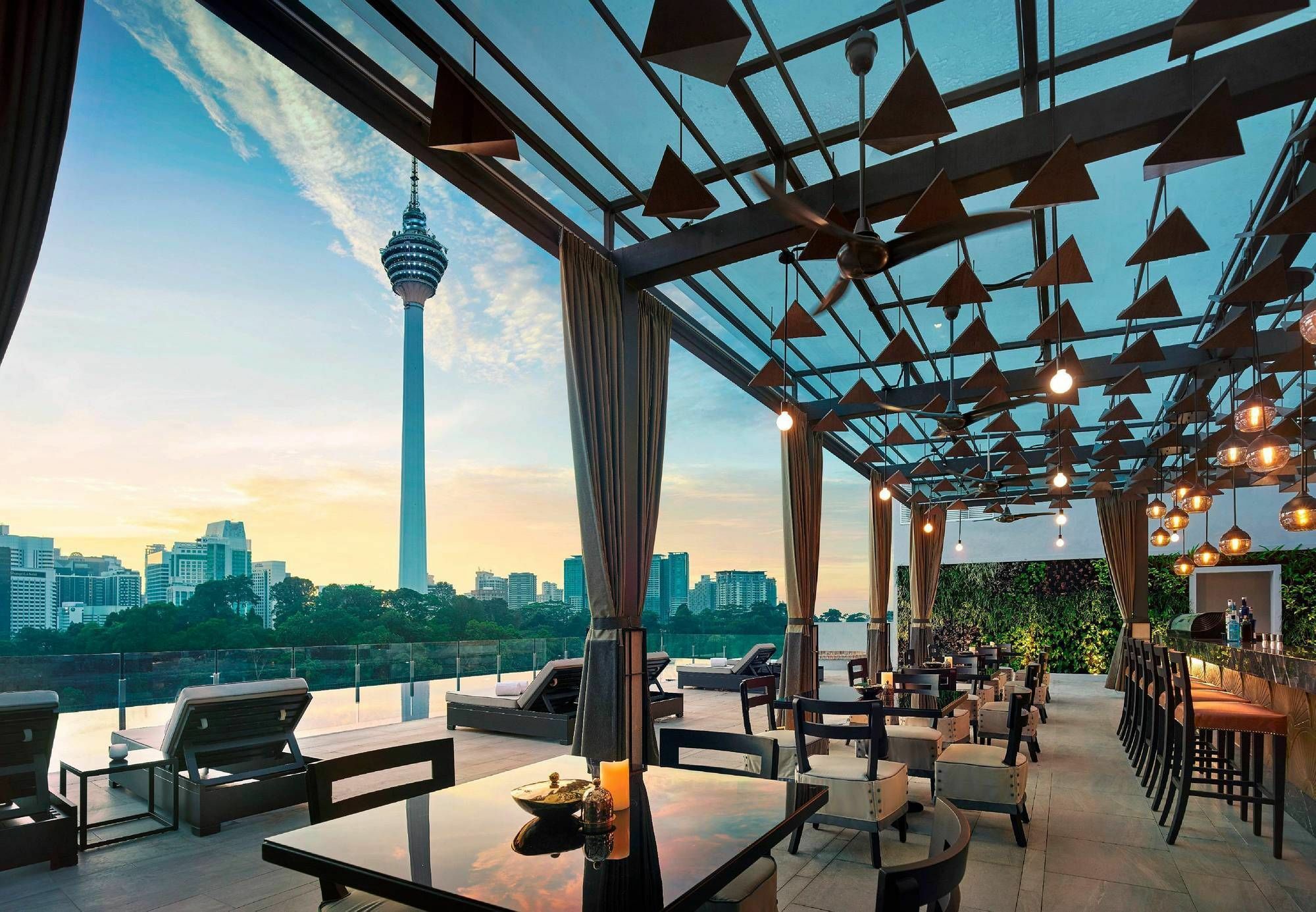 Hotel Stripes Kuala Lumpur, Autograph Collection Екстер'єр фото The 360° Sky Bar
